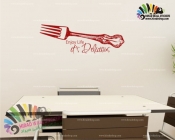 استیکر دیواری رستوران و آشپزخانه چنگال با نوشته خوشمزه است It's Delicious Wallstickers کد h1264